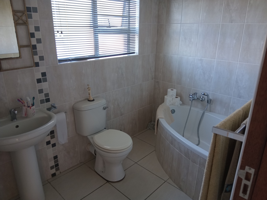3 Bedroom Property for Sale in Heiderand Western Cape